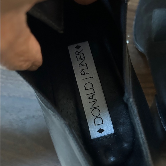 Donald J Pliner Black Leather Square Toe Zip Front Block Heal Couture Shoes 9N - Picture 16 of 16